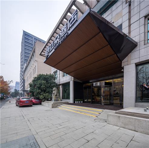 酒店大门