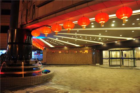 酒店大门口
